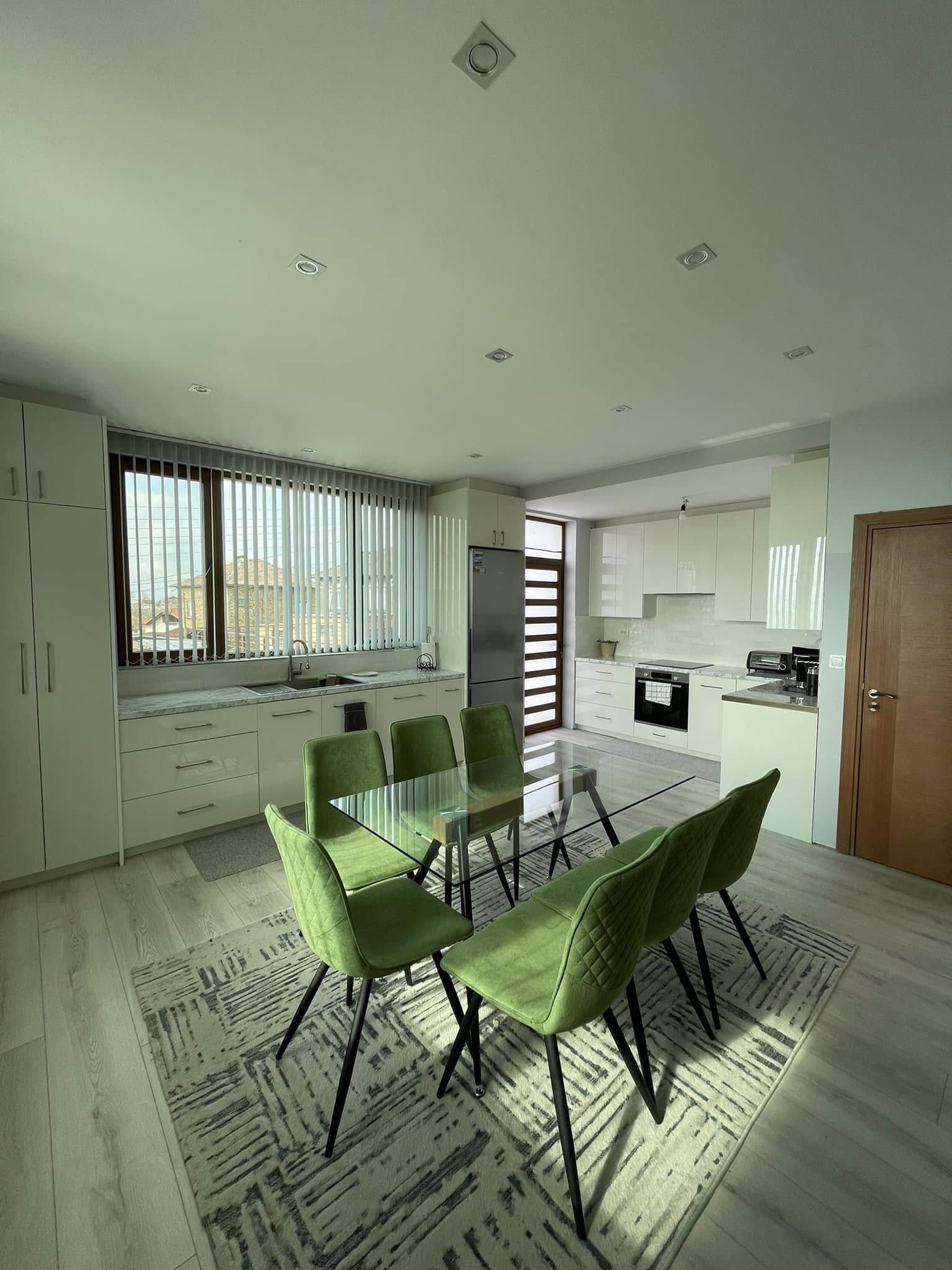 Хол по поръчка